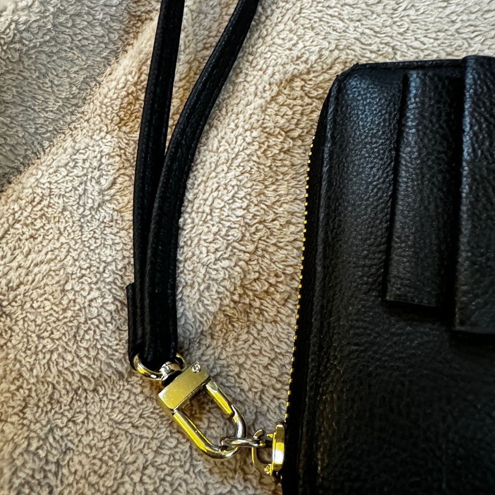BETSY JOHNSON Wristlet Clutch Wallet w removable strap. Zipper Closure N… - Picture 3 of 10